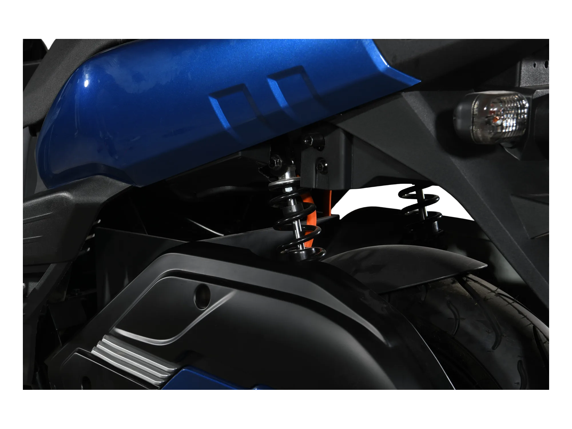 Suspension detail 08