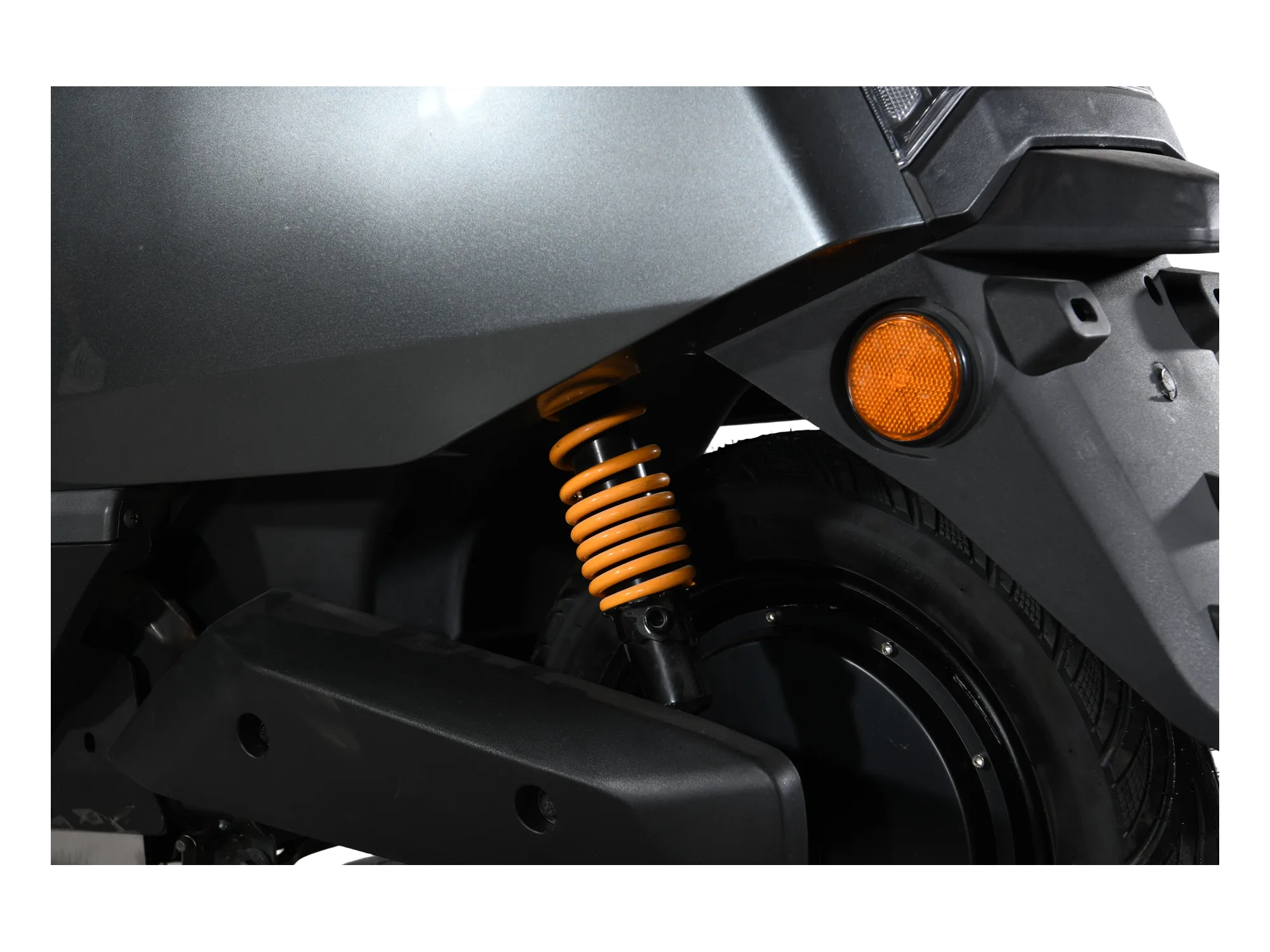 Suspension detail 05